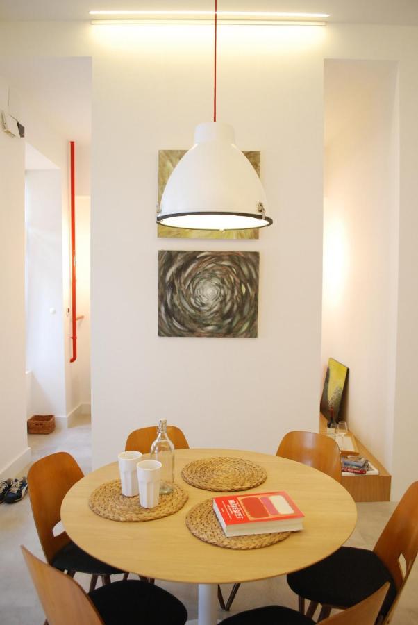 Stylish Studios Apartment In The City Center With Air Conditioning Budapest Exteriör bild