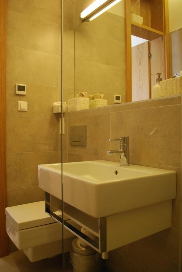 Stylish Studios Apartment In The City Center With Air Conditioning Budapest Exteriör bild