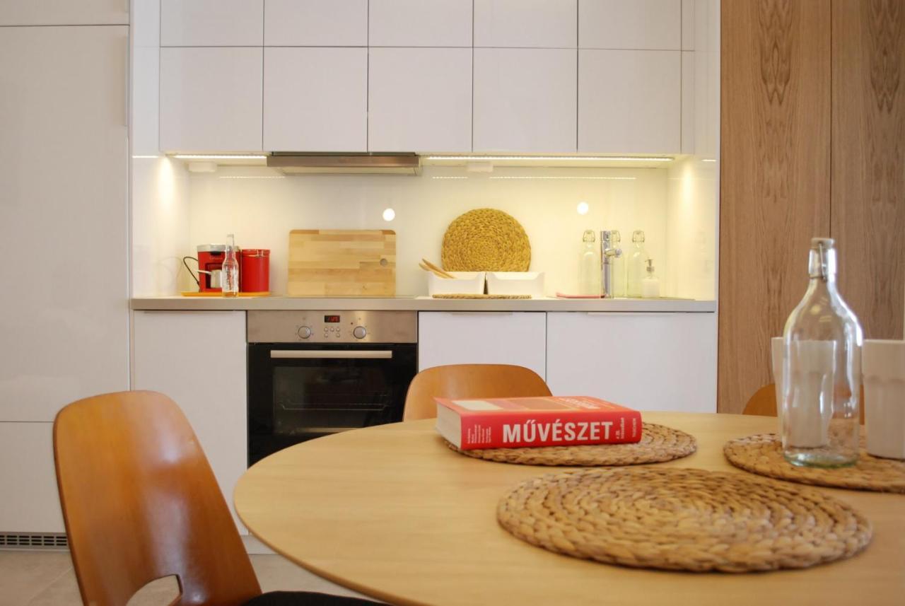 Stylish Studios Apartment In The City Center With Air Conditioning Budapest Exteriör bild