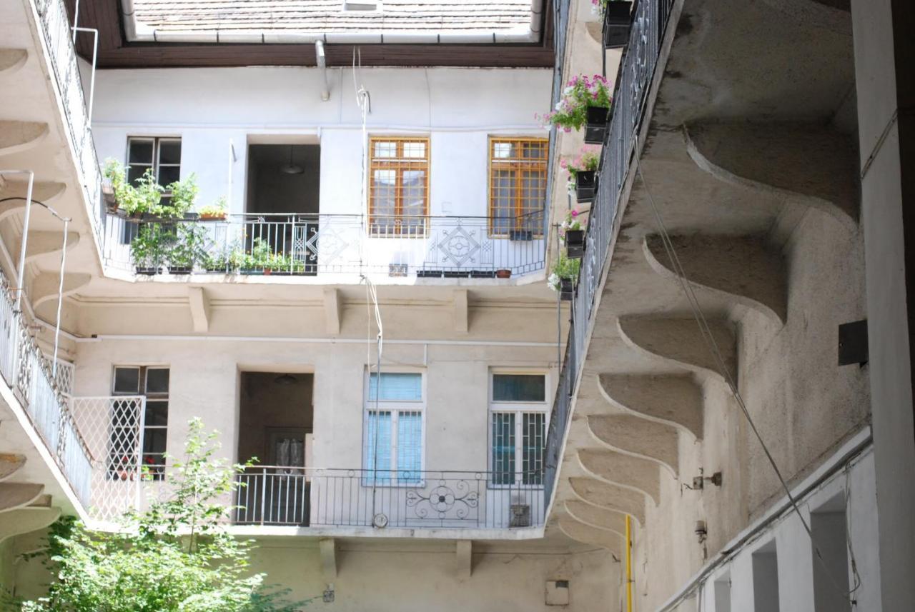 Stylish Studios Apartment In The City Center With Air Conditioning Budapest Exteriör bild